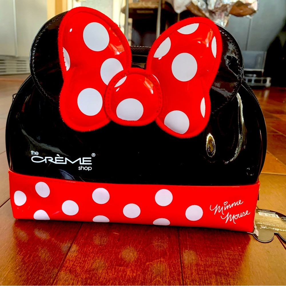 ❤️NWT Disney Minnie Mouse toiletry bag.So cute bag for your everyday essentials.